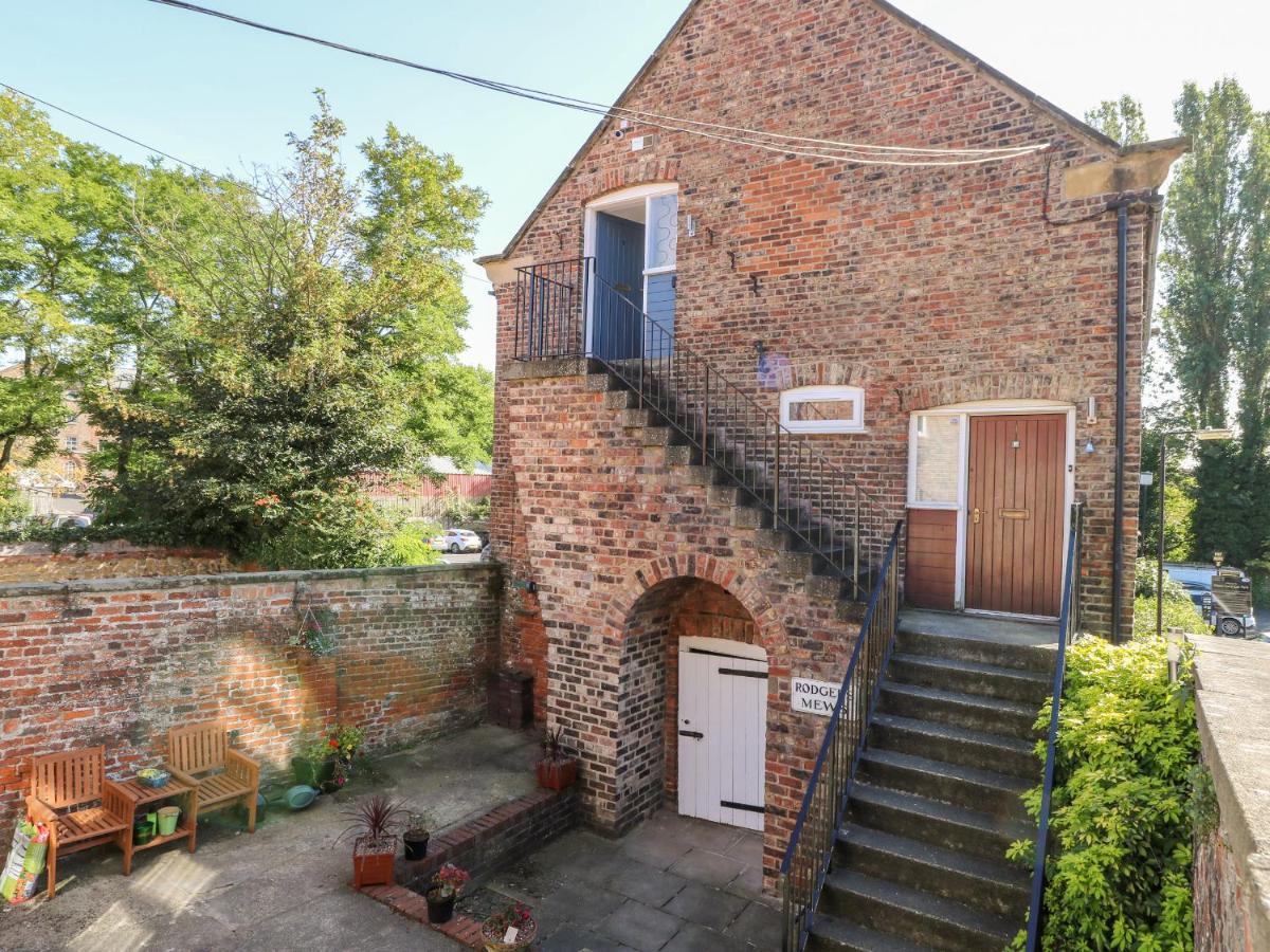 2 Rodgers Mews Apartment Malton Exterior photo